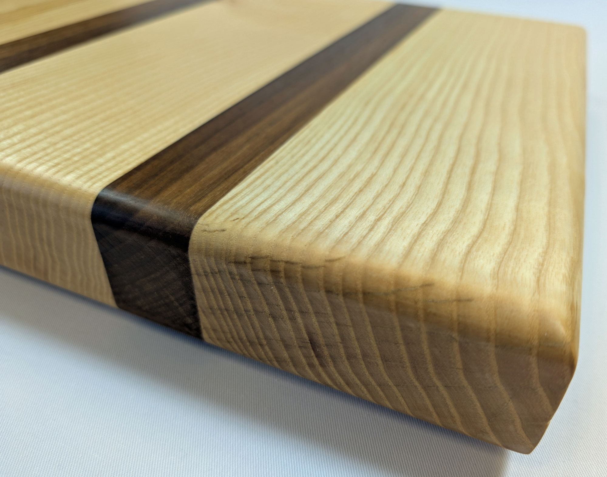 Schneidebrett Esche - Nussbaum 375 x 310 x 50 mm