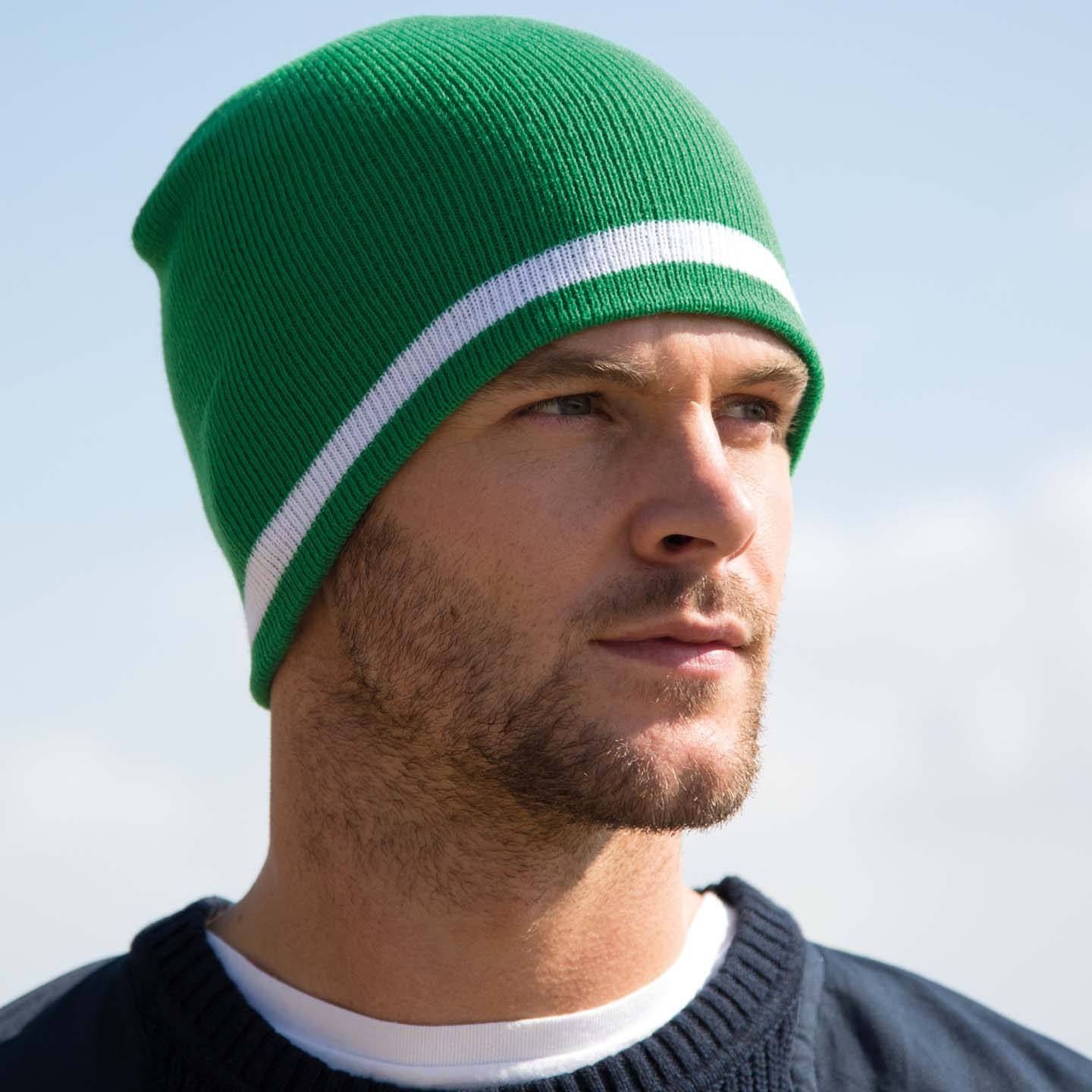 National Beanie mit Textstickerei Result RC368