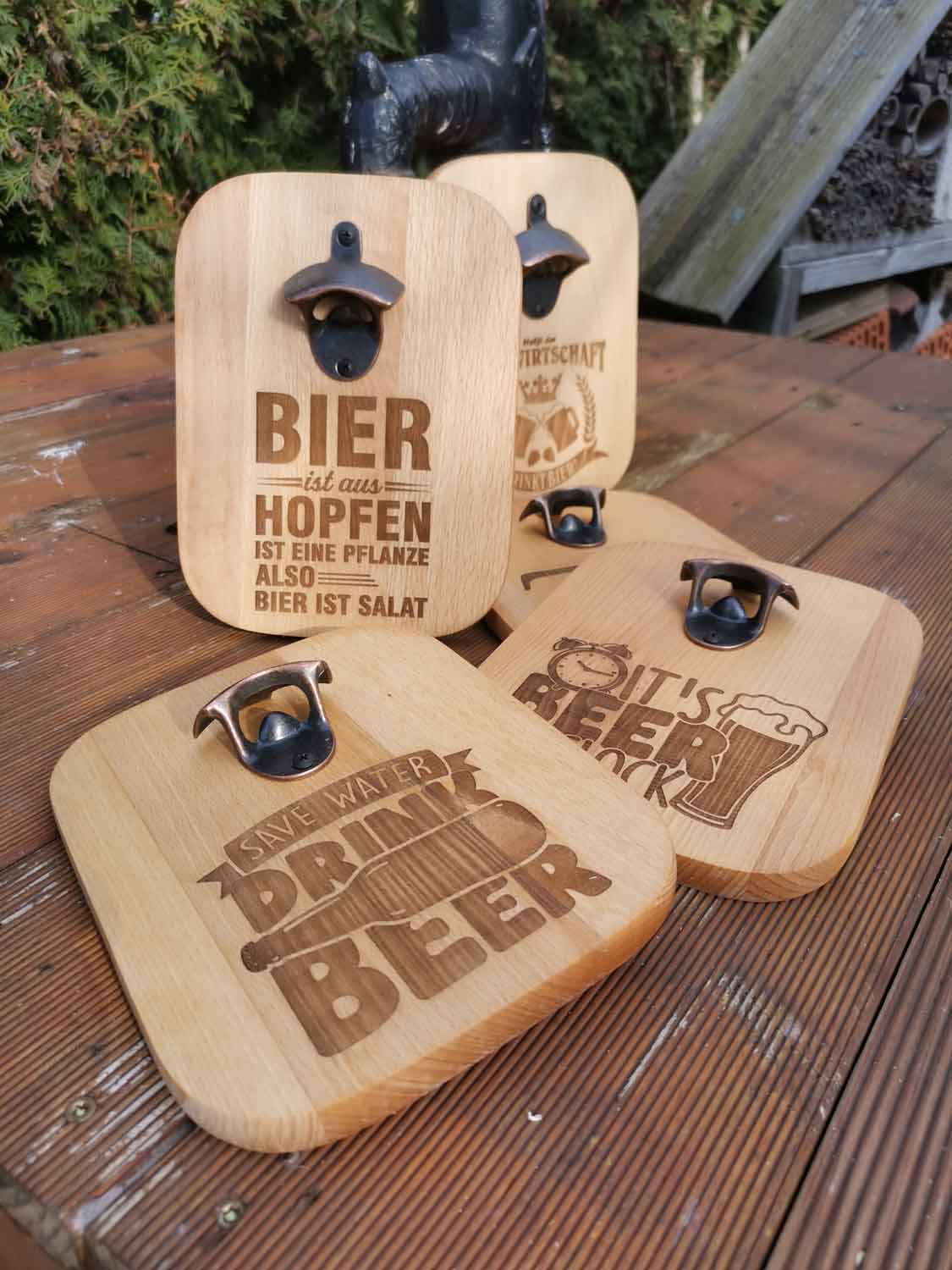 Massiver Buchenholz-Flaschenöffner mit Lasergravur "Beer is always a good Idea"