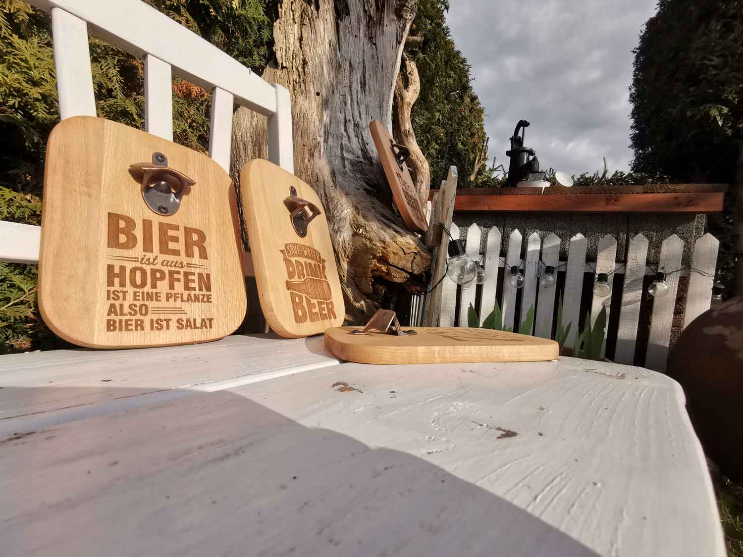 Massiver Buchenholz-Flaschenöffner mit Lasergravur "Beer is always a good Idea"