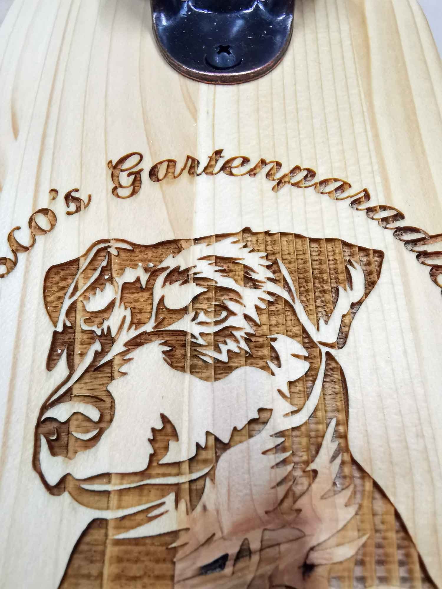Wand-Flaschenöffner mit individueller Lasergravur aus Nadelholz HBFL01