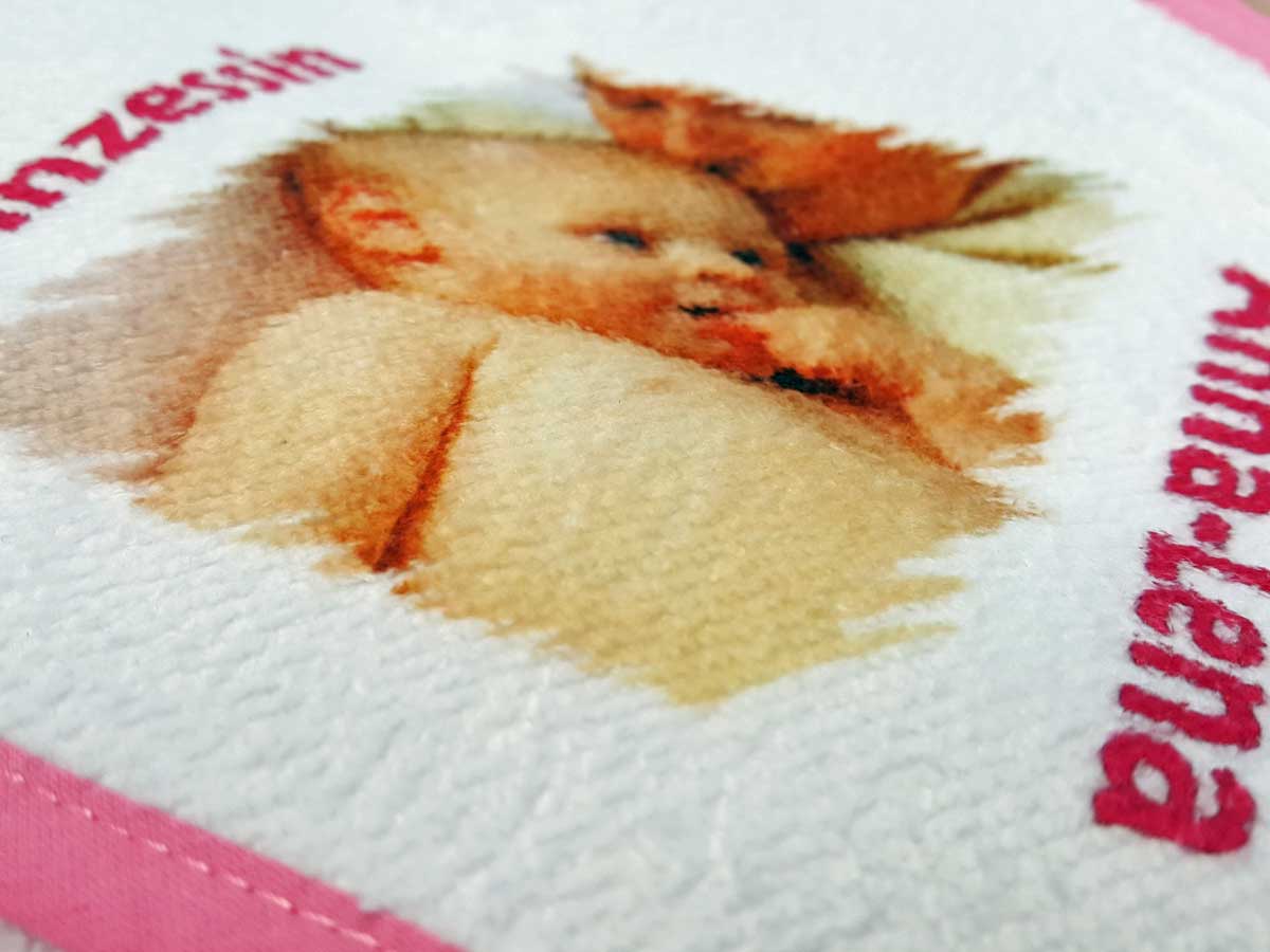 Baby-Kapuzentuch mit Fotodruck von A&R