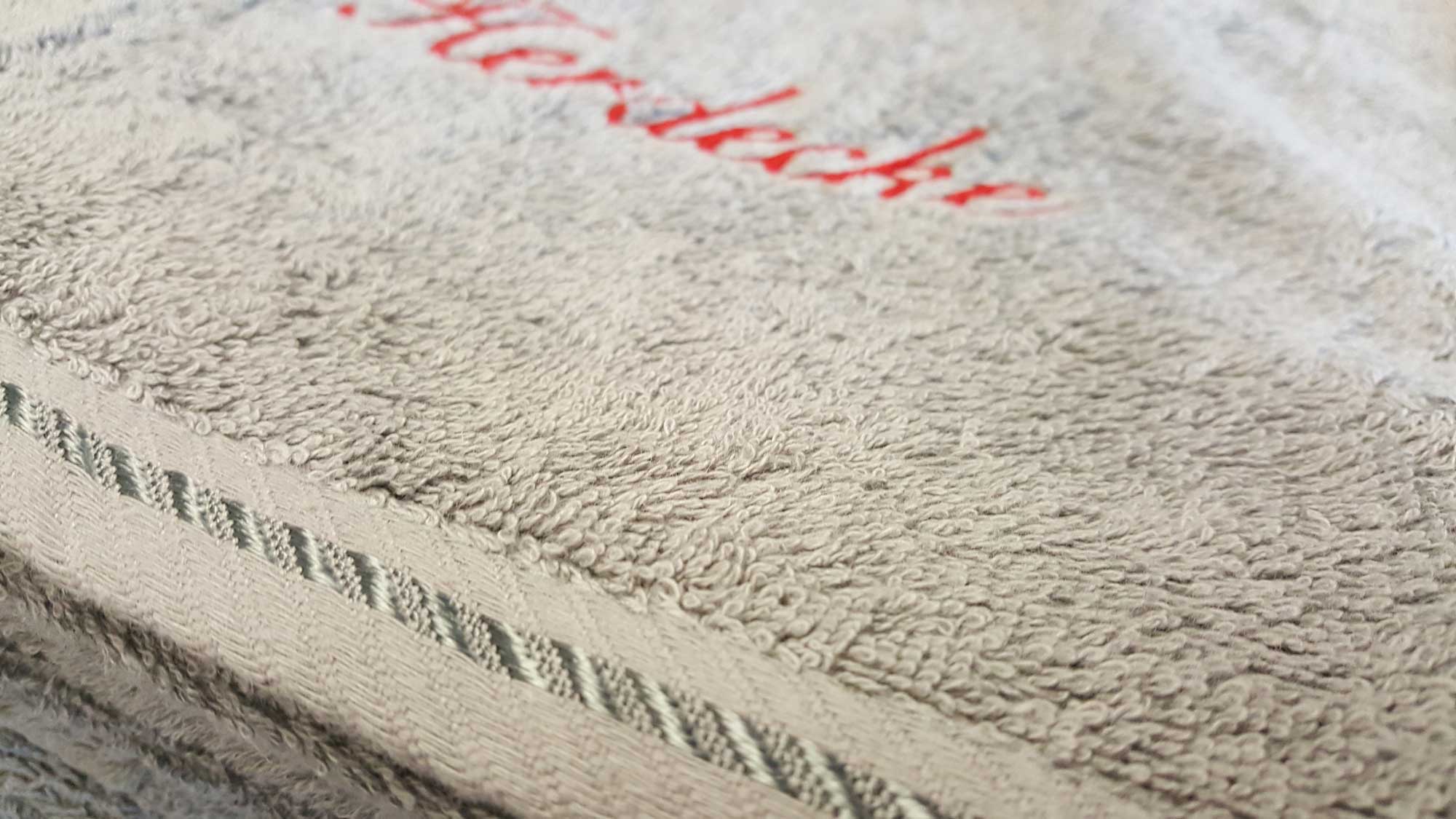 A&R Beach Towel Badetuch mit Text-Stickerei AR037