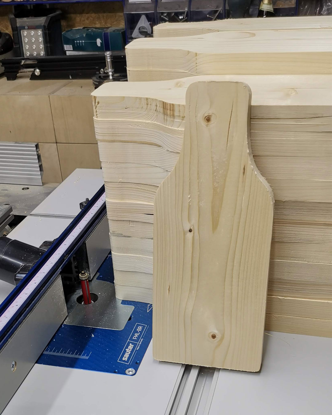 Wand-Flaschenöffner mit individueller Lasergravur aus Nadelholz HBFL01