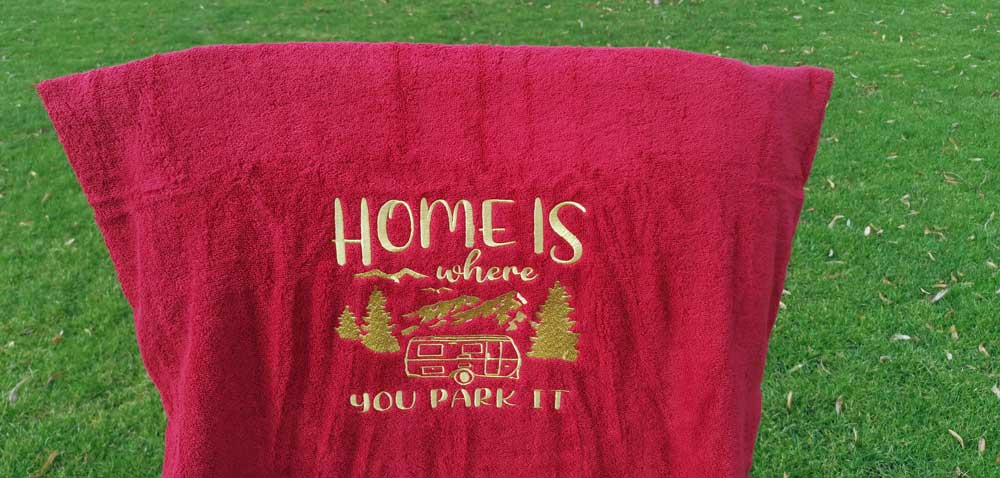 Campingstuhl-Husse mit Stick-Motiv "Home is where You park it"