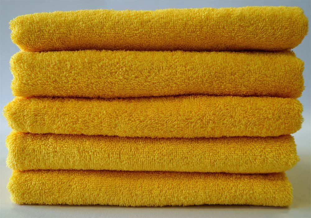 Delfina Colorado Plus Saunatuch mit Stickerei und gratis Mandelöl-Duschgel