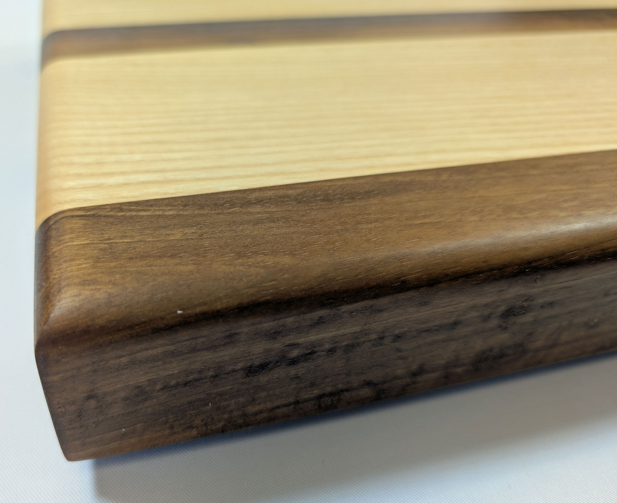 Schneidebrett Esche - Nussbaum 320 x 310 x 50 mm