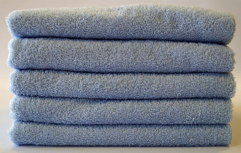 Delfina Colorado Plus Saunatuch mit Stickerei und gratis Mandelöl-Duschgel