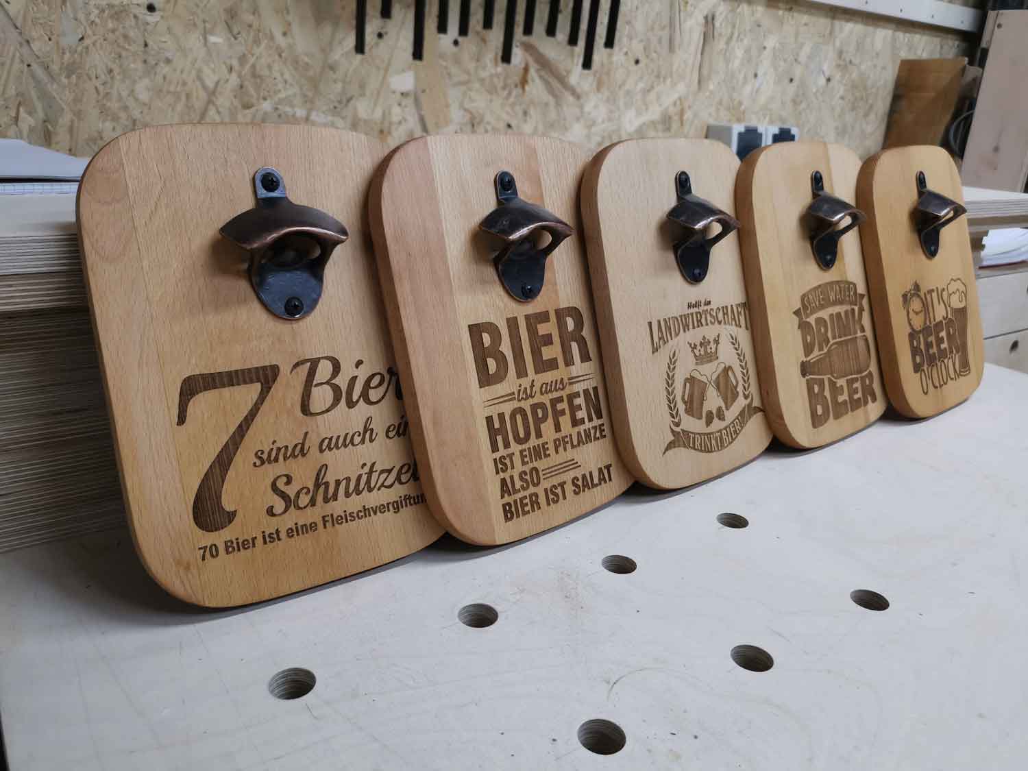 Massiver Buchenholz-Flaschenöffner mit Lasergravur "Beer is always a good Idea"