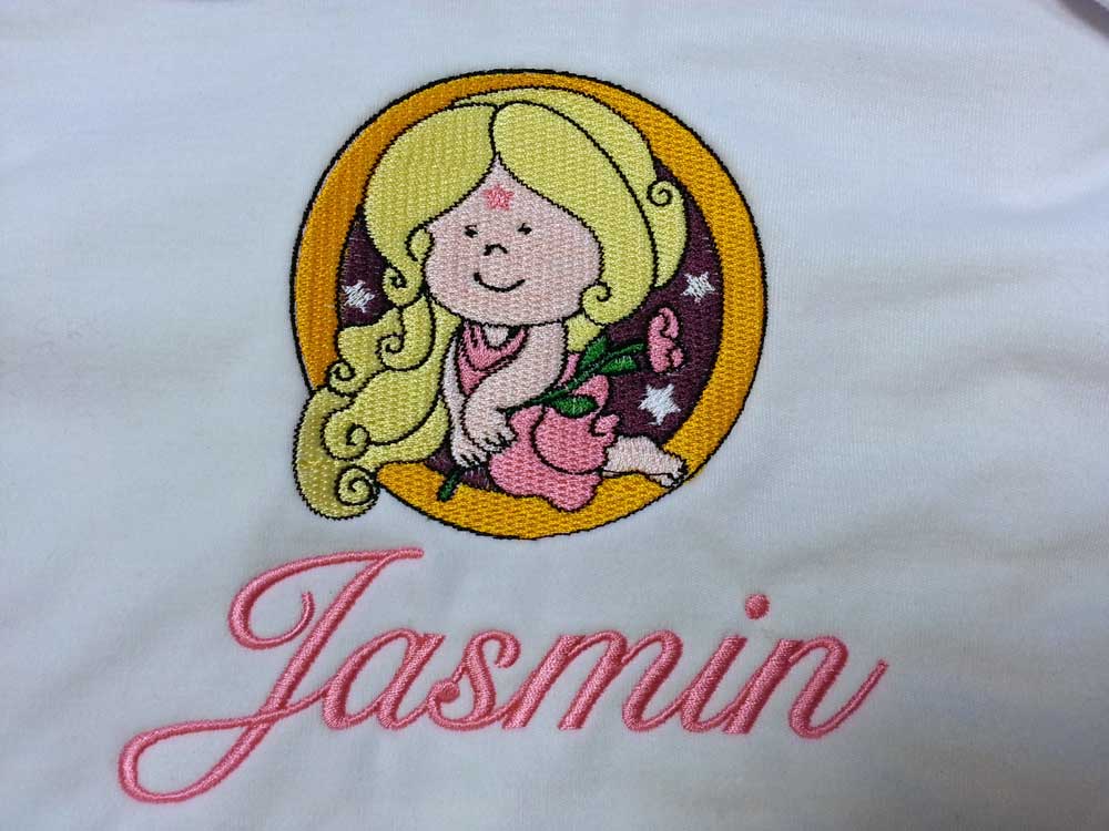 Baby-Lätzchen mit Sternzeichen und individuellem Namen bestickt