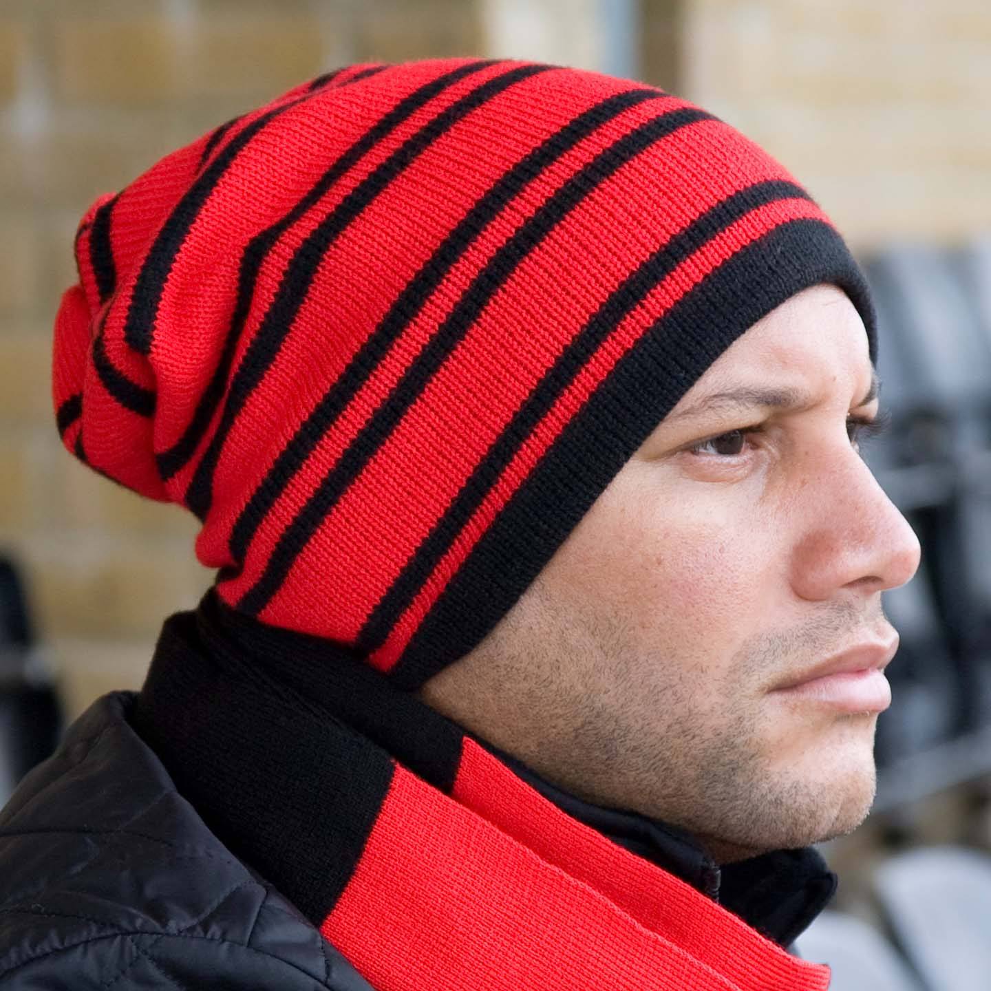 Wendbare Team Beanie mit Textstickerei Result RC354