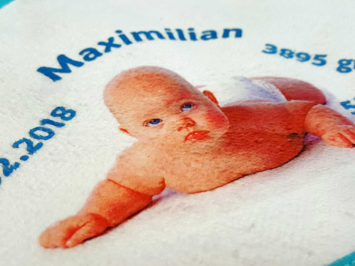 Baby-Kapuzentuch mit Fotodruck von A&R