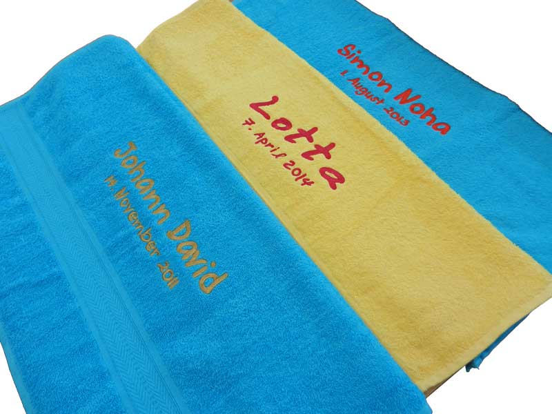 BearDream Classic Duschtuch mit Text-Stickerei