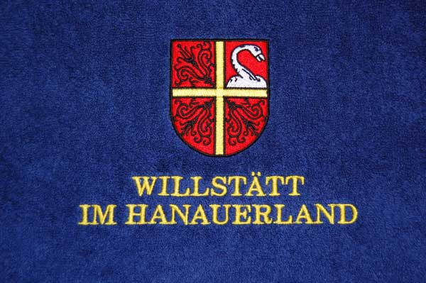 BearDream Duschtuch mit Wappen- und Text-Stickerei