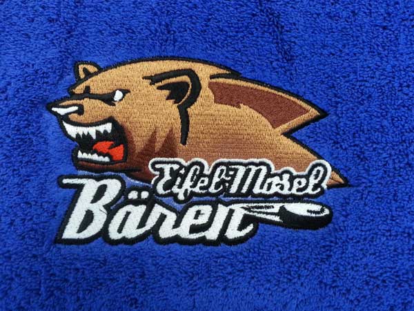 BearDream Duschtuch mit Wappen- und Text-Stickerei