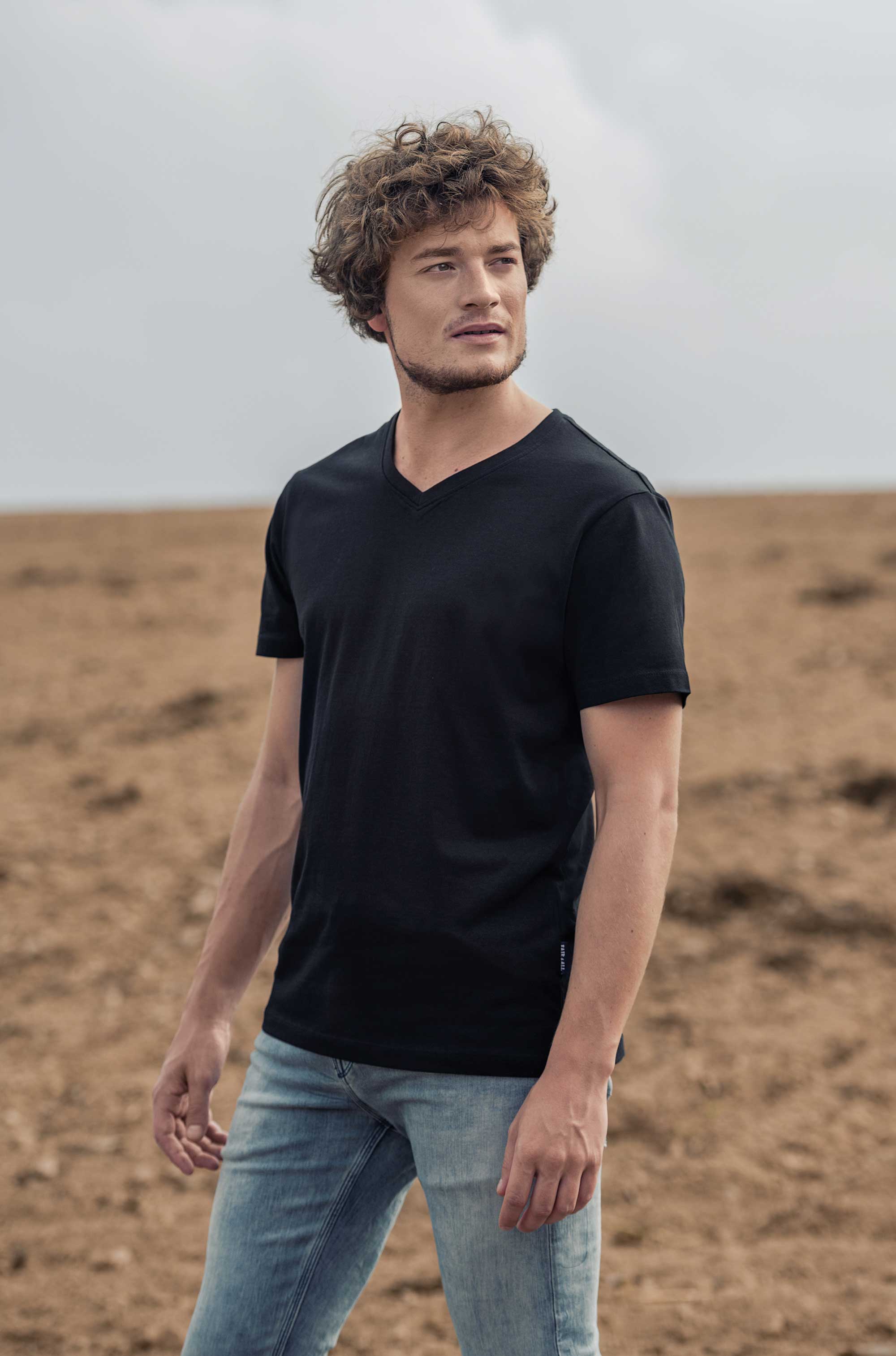 Draussenmensch V-Neck Tee 102