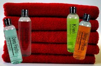 Delfina Colorado Plus Saunatuch mit Stickerei und gratis Mandelöl-Duschgel Delfina Colorado Plus Saunatuch mit Stickerei und gratis Mandelöl-Duschgel