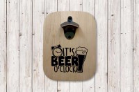 Massiver Buchenholz-Flaschenöffner mit Lasergravur "It's Beer o'clock" Massiver Buchenholz-Flaschenöffner mit Lasergravur "It's Beer o'clock"