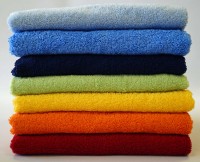 Delfina Colorado Plus Saunatuch mit Text-Stickerei Delfina Colorado Plus Saunatuch mit Text-Stickerei