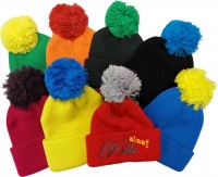 Zweifarbige Bommel-Mütze mit Umschlag und individueller Textstickerei MB7967 Zweifarbige Bommel-Mütze mit Umschlag und individueller Textstickerei MB7967