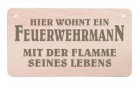 Holz-Türschild - Hier wohnt ein Feuerwehrmann Holz-Türschild - Hier wohnt ein Feuerwehrmann