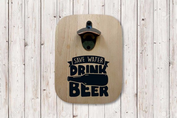 Massiver Buchenholz-Flaschenöffner mit Lasergravur "Save Water - Drink Beer"