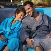 A&R Bademantel mit Schalkragen und Name bestickt A&R Bademantel mit Schalkragen und Name bestickt