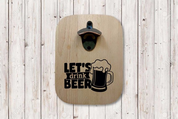 Massiver Buchenholz-Flaschenöffner mit Lasergravur "Let's drink Beer"