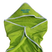 A&R Baby-Kapuzentuch mit Name und Geburtsdatum bestickt A&R Baby-Kapuzentuch mit Name und Geburtsdatum bestickt